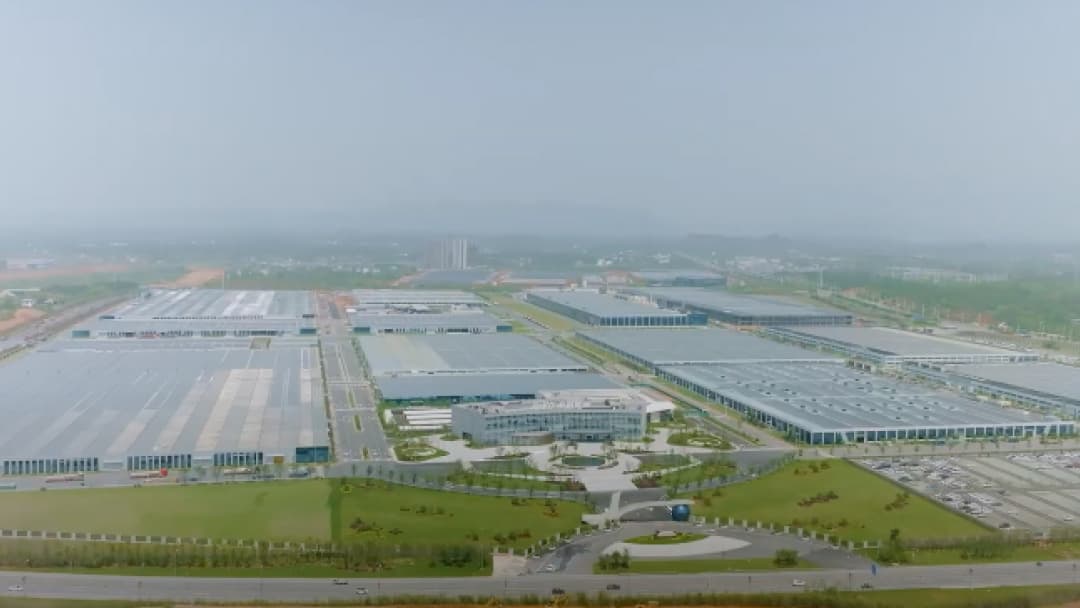 A huge, sprawling production facility where PV Modules and storage solutions are produced